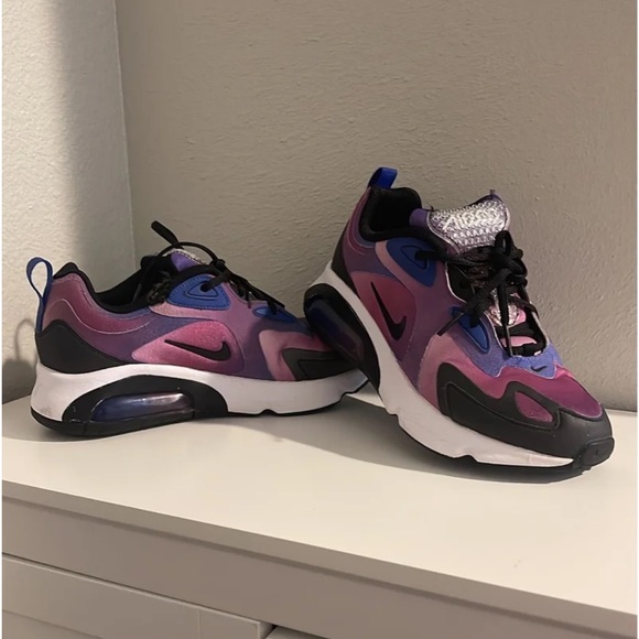 Nike Shoes - Nike airmax 200 SE women size 8
